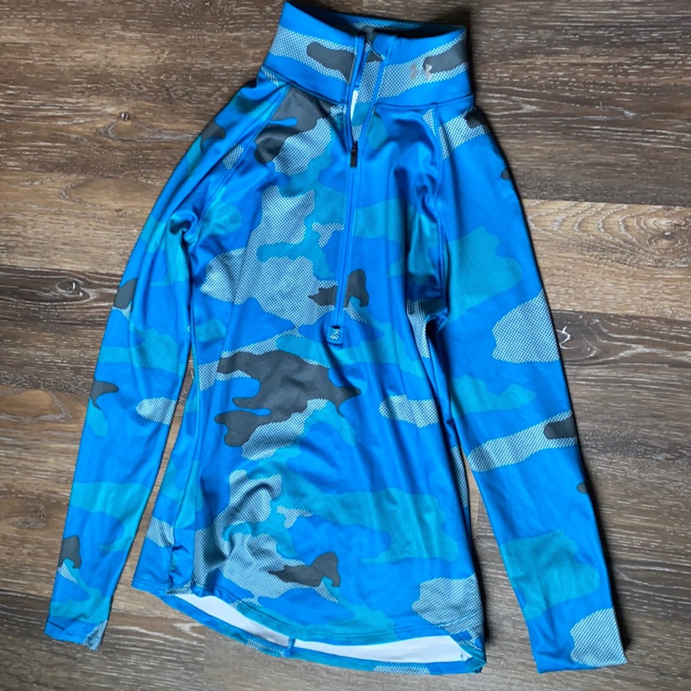 Small Under Armour quarter zip